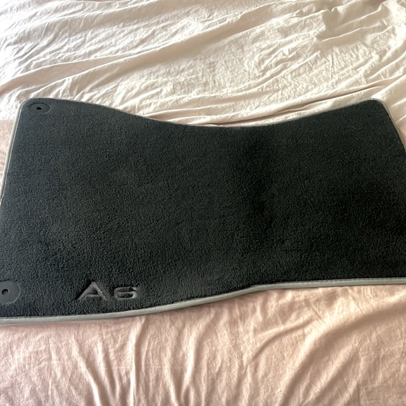 Audi A6 floor mats - Picture 2 of 4